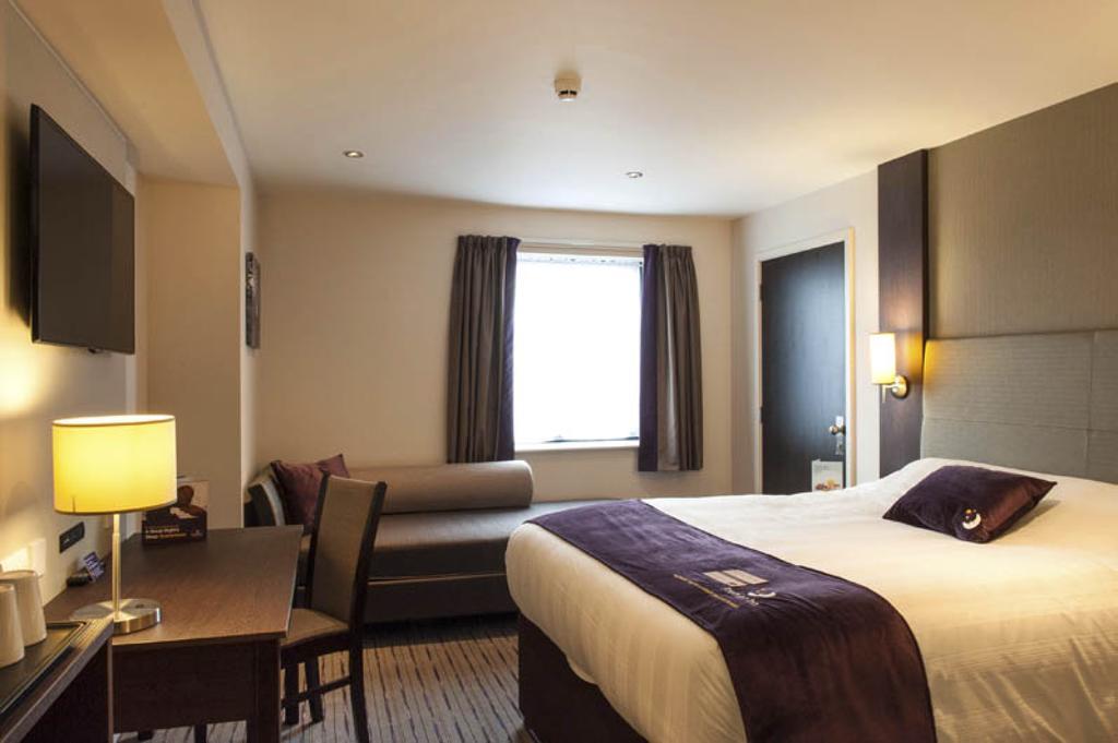 Premier Inn London Kingston Upon Thames Ngoại thất bức ảnh